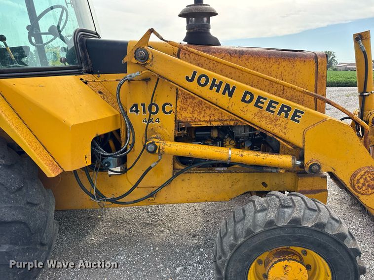 image for item DJ9680 1991 John Deere 410C backhoe