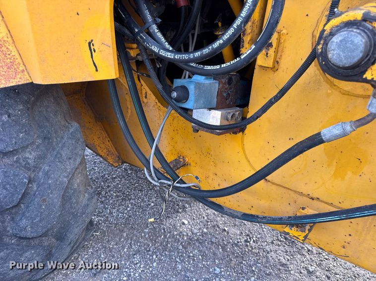 image for item DJ9680 1991 John Deere 410C backhoe