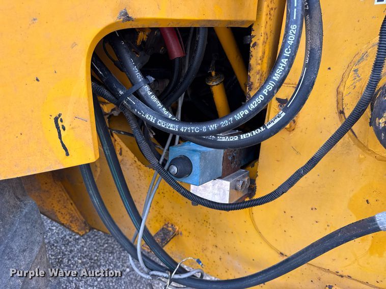 image for item DJ9680 1991 John Deere 410C backhoe