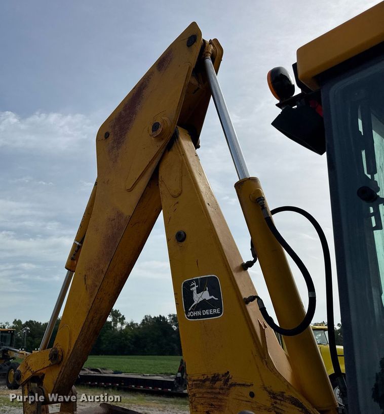 image for item DJ9680 1991 John Deere 410C backhoe