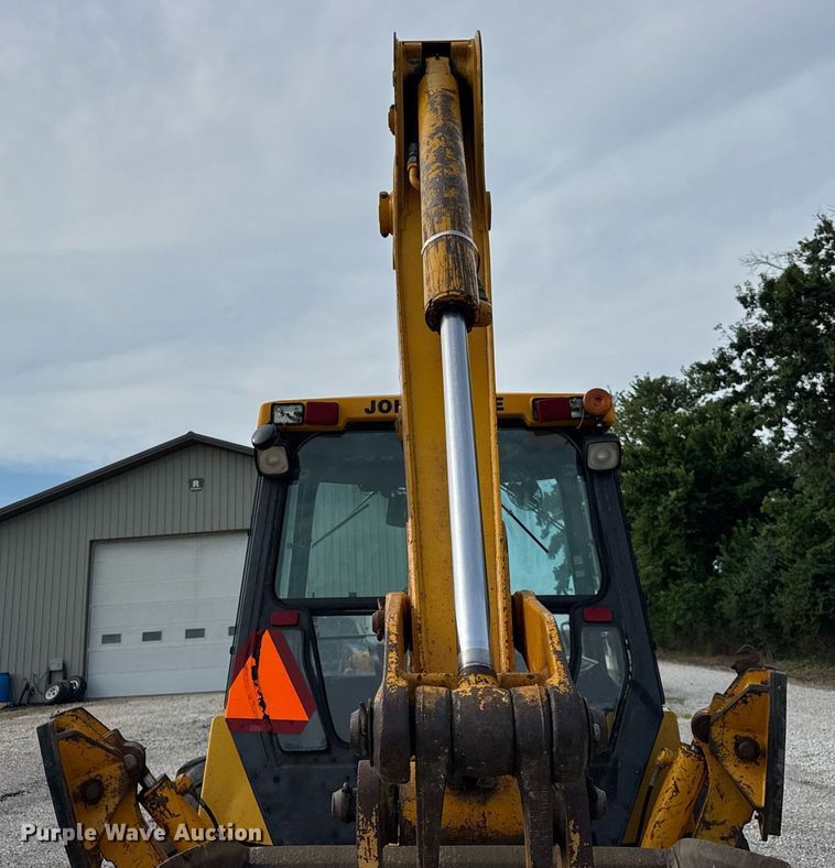 image for item DJ9680 1991 John Deere 410C backhoe
