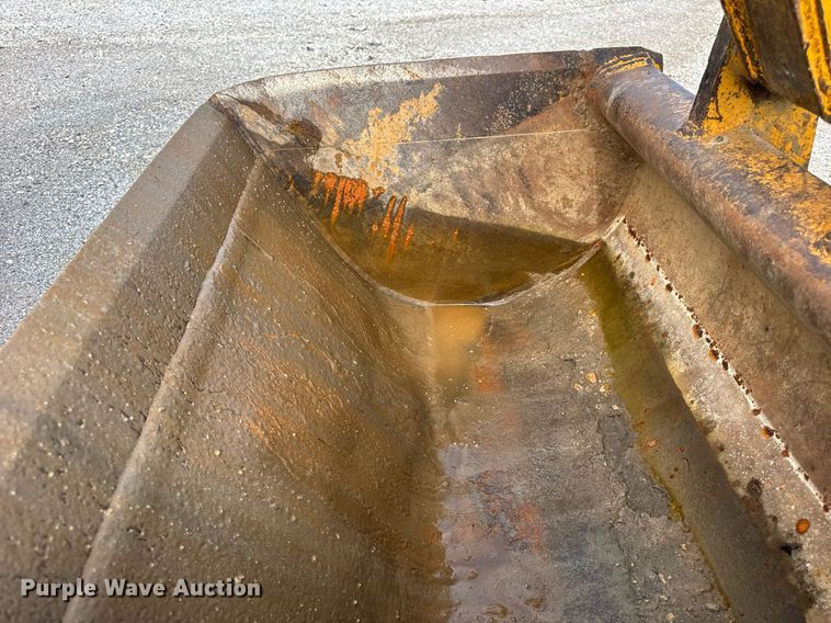 image for item DJ9680 1991 John Deere 410C backhoe