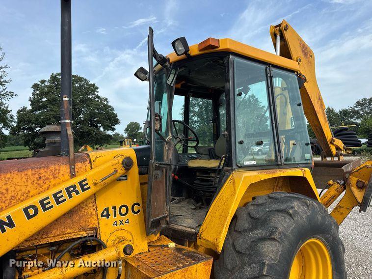 image for item DJ9680 1991 John Deere 410C backhoe