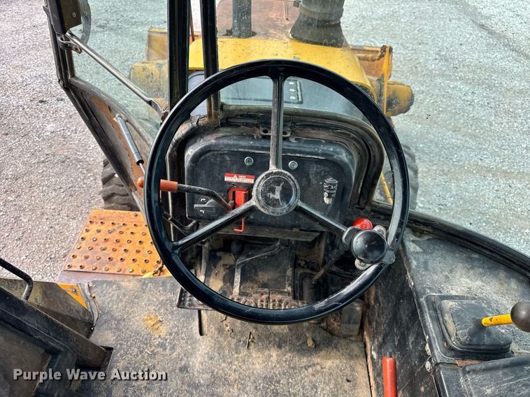 image for item DJ9680 1991 John Deere 410C backhoe