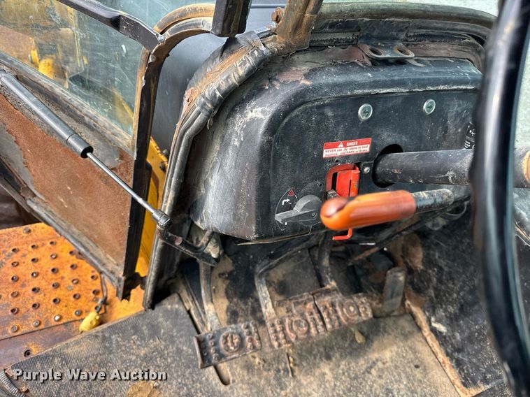 image for item DJ9680 1991 John Deere 410C backhoe