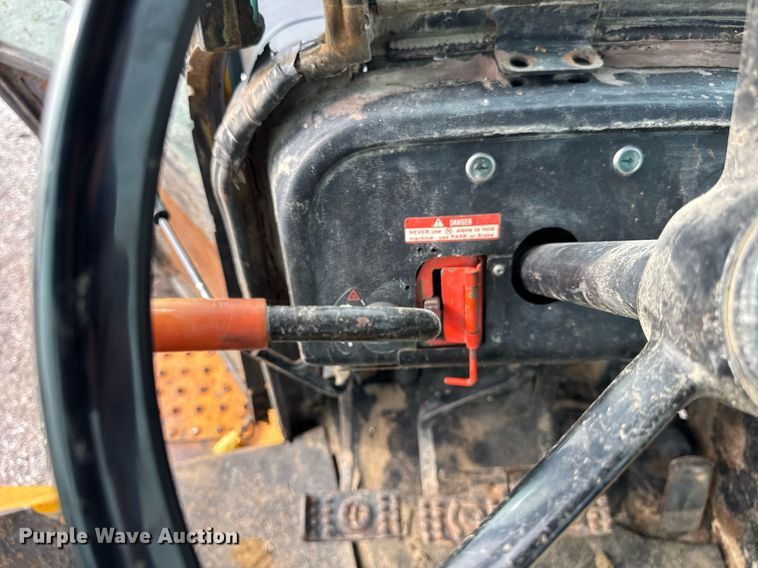 image for item DJ9680 1991 John Deere 410C backhoe