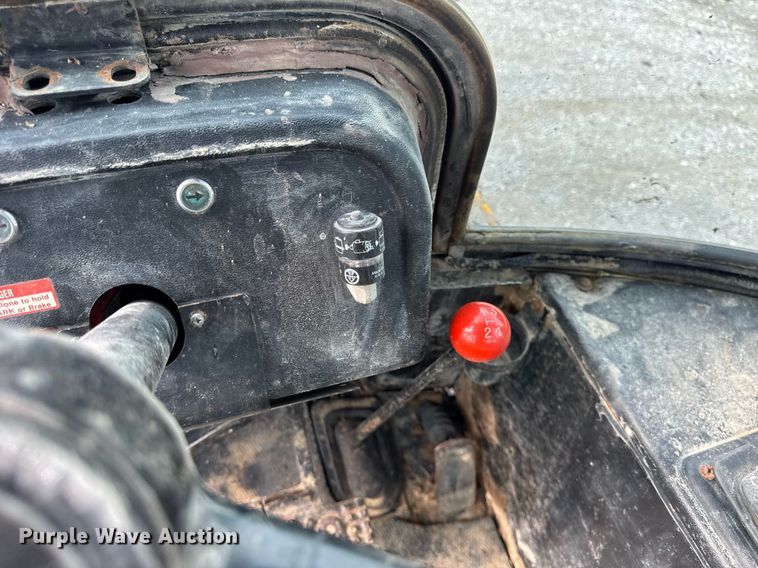 image for item DJ9680 1991 John Deere 410C backhoe