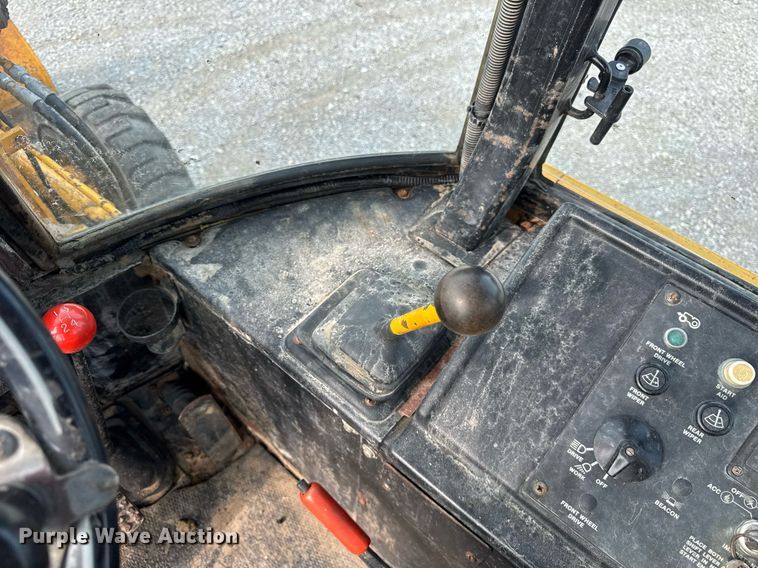 image for item DJ9680 1991 John Deere 410C backhoe