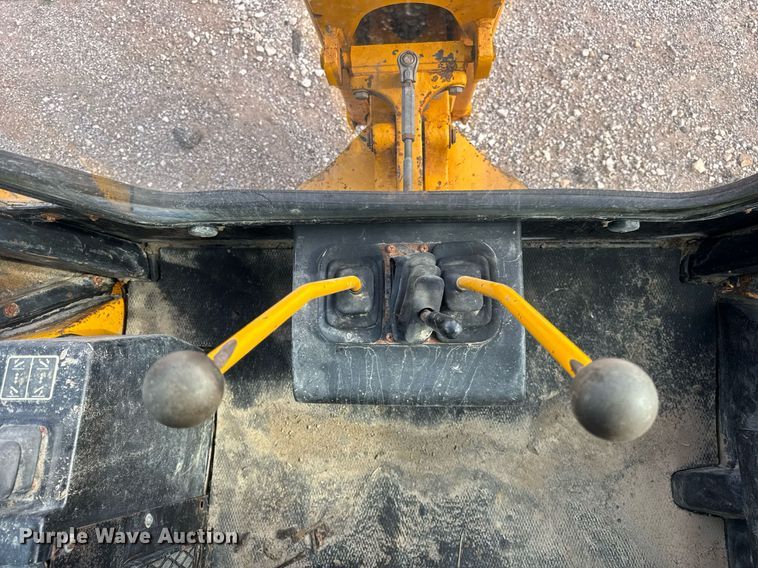 image for item DJ9680 1991 John Deere 410C backhoe