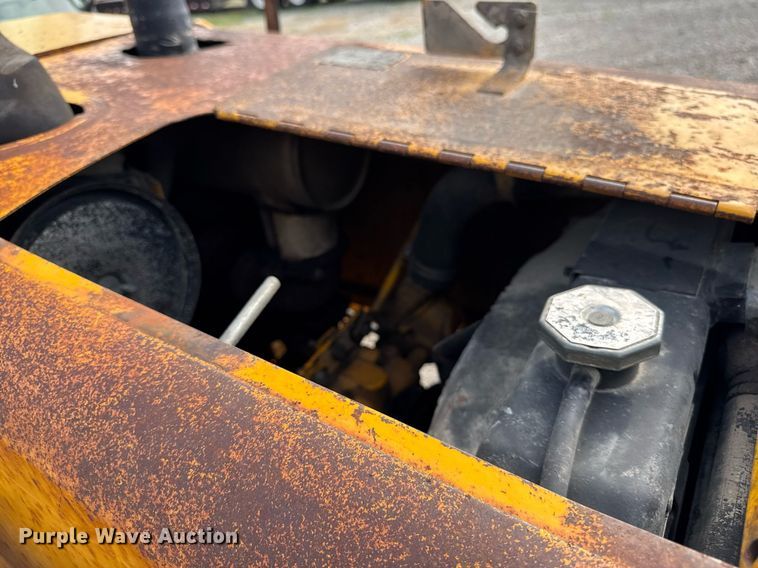 image for item DJ9680 1991 John Deere 410C backhoe