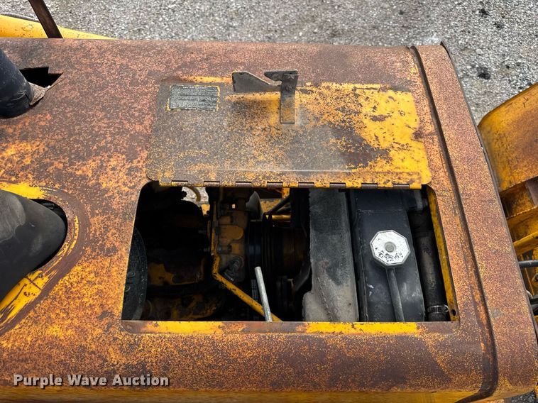 image for item DJ9680 1991 John Deere 410C backhoe