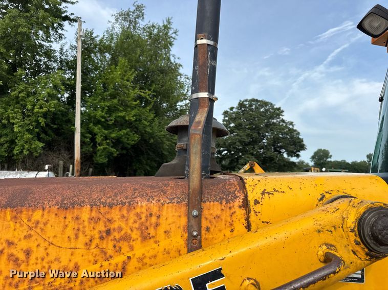 image for item DJ9680 1991 John Deere 410C backhoe