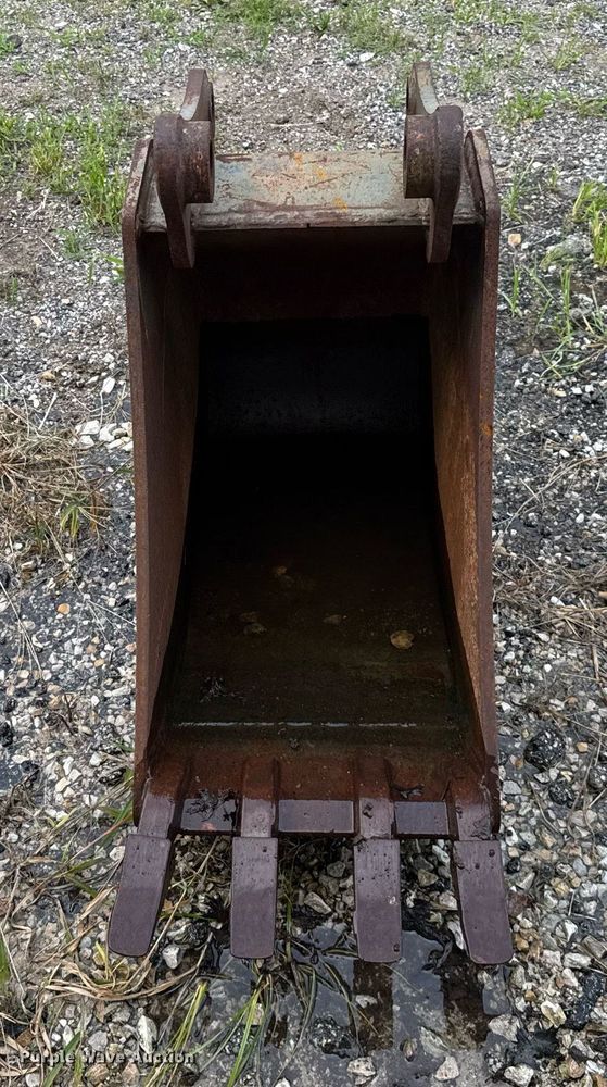 image for item DJ9680 1991 John Deere 410C backhoe