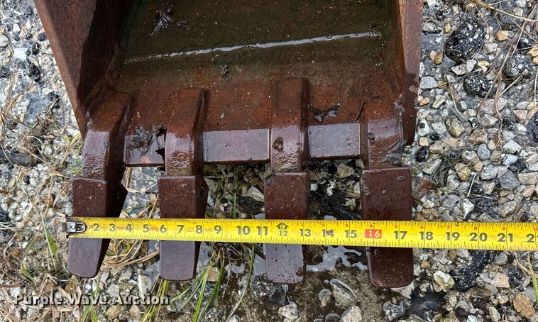 image for item DJ9680 1991 John Deere 410C backhoe