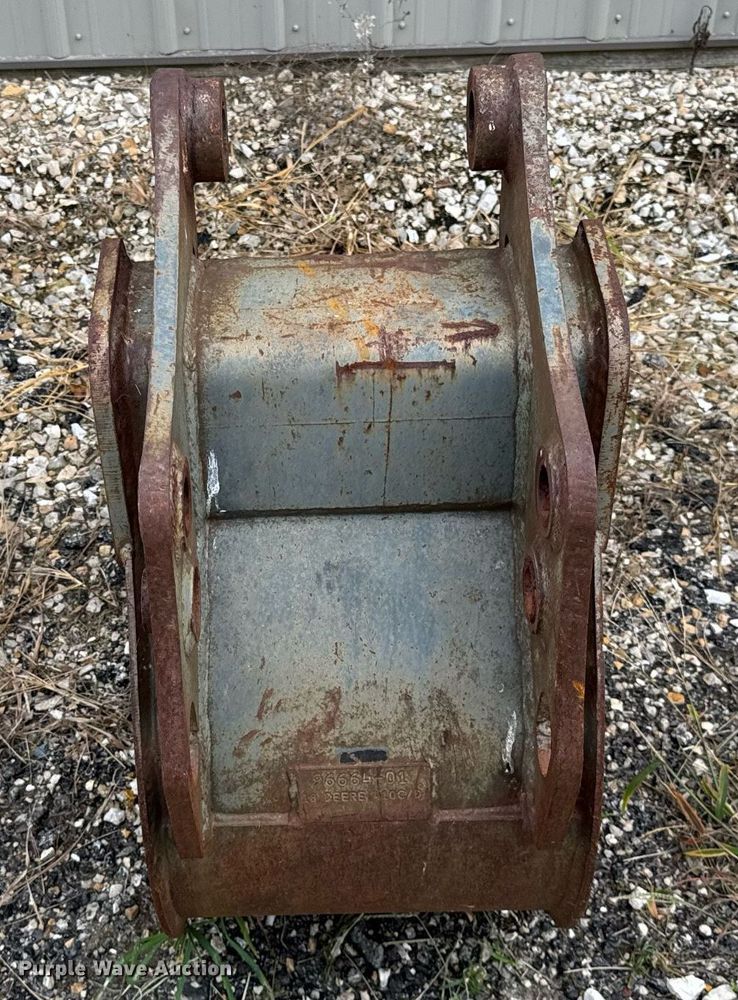 image for item DJ9680 1991 John Deere 410C backhoe