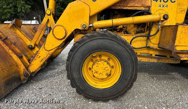 image for item DJ9680 1991 John Deere 410C backhoe