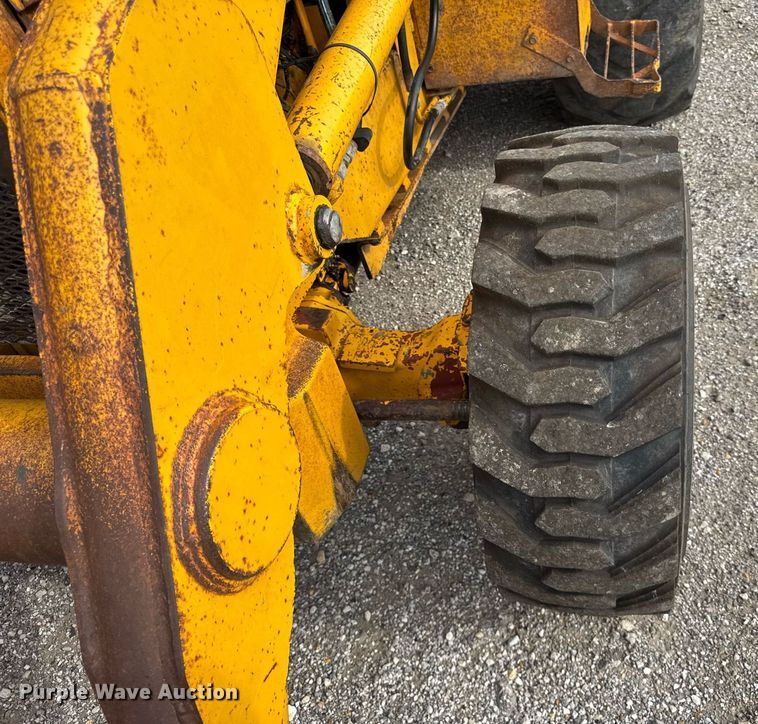 image for item DJ9680 1991 John Deere 410C backhoe