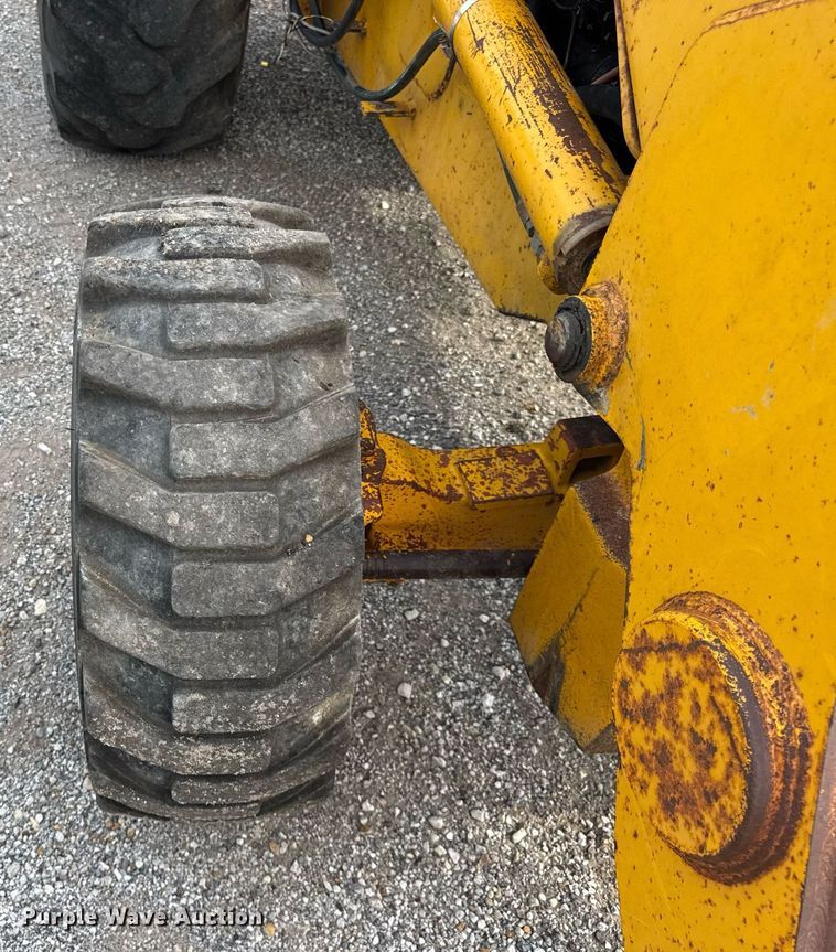 image for item DJ9680 1991 John Deere 410C backhoe