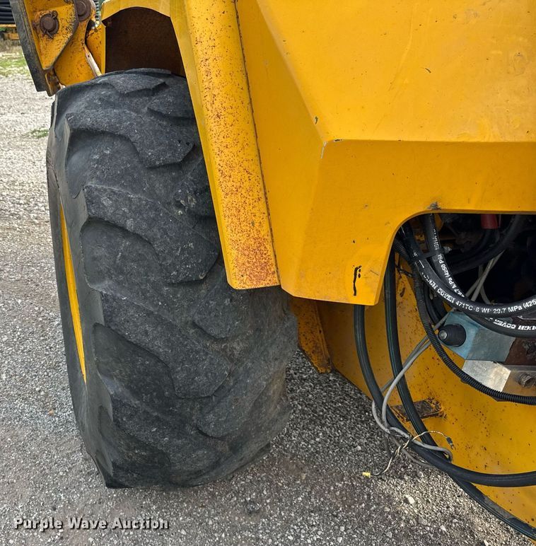 image for item DJ9680 1991 John Deere 410C backhoe