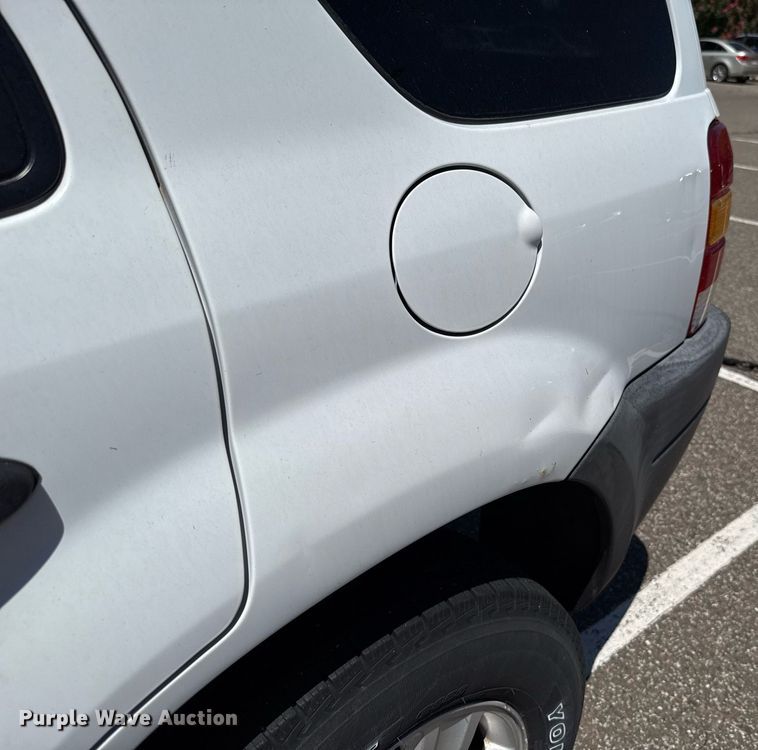 image for item DO7183 2004 Ford Escape SUV