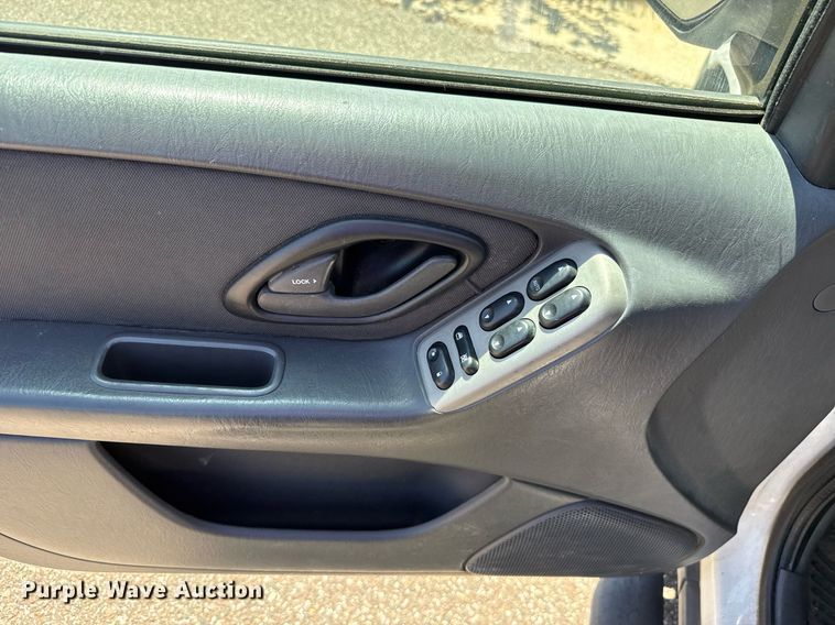 image for item DO7183 2004 Ford Escape SUV