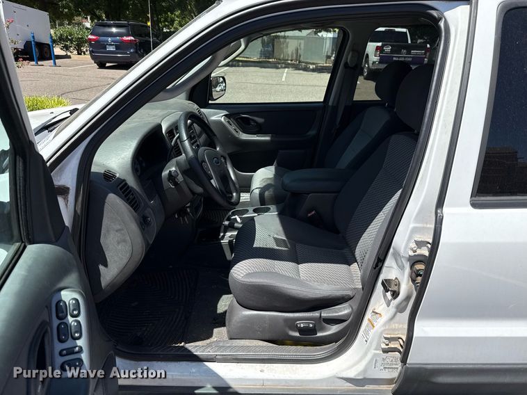 image for item DO7183 2004 Ford Escape SUV