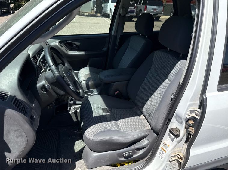 image for item DO7183 2004 Ford Escape SUV