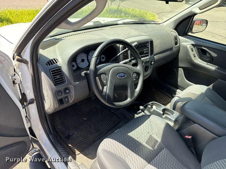 image for item DO7183 2004 Ford Escape SUV