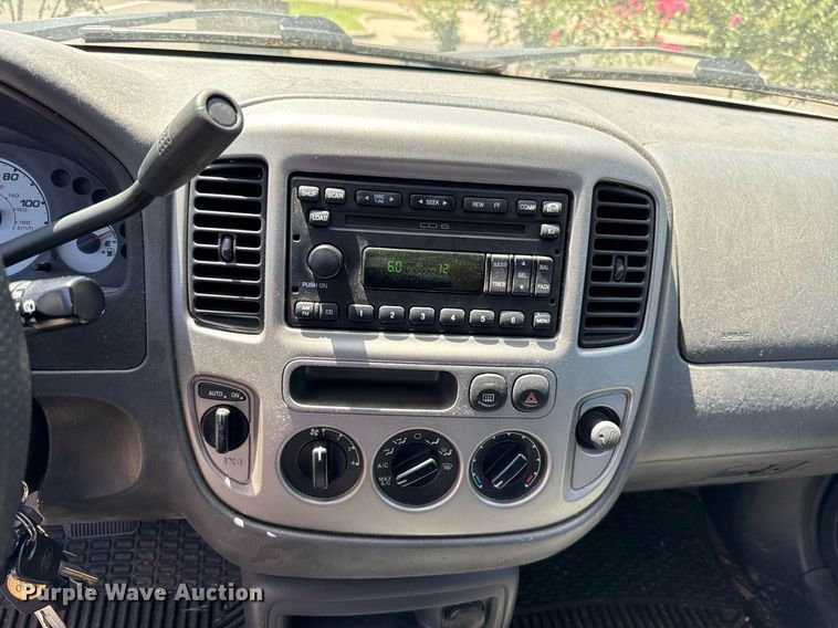 image for item DO7183 2004 Ford Escape SUV