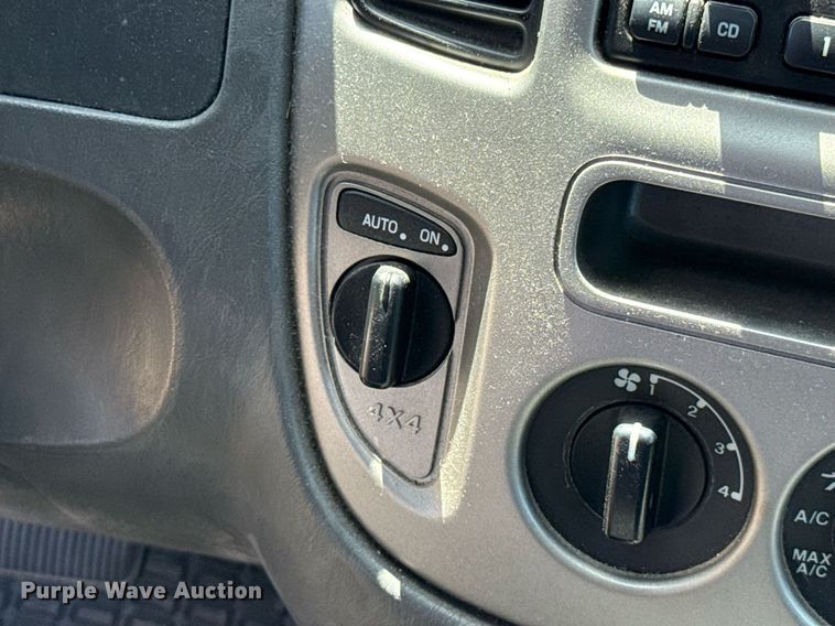 image for item DO7183 2004 Ford Escape SUV