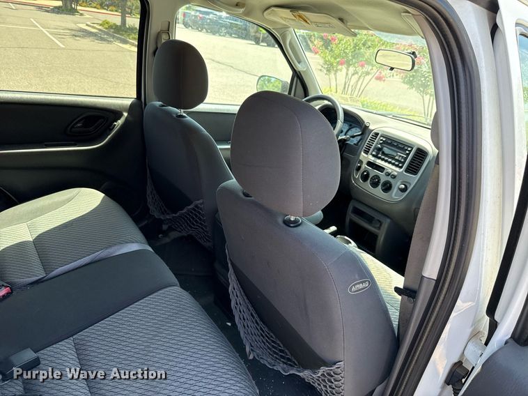 image for item DO7183 2004 Ford Escape SUV