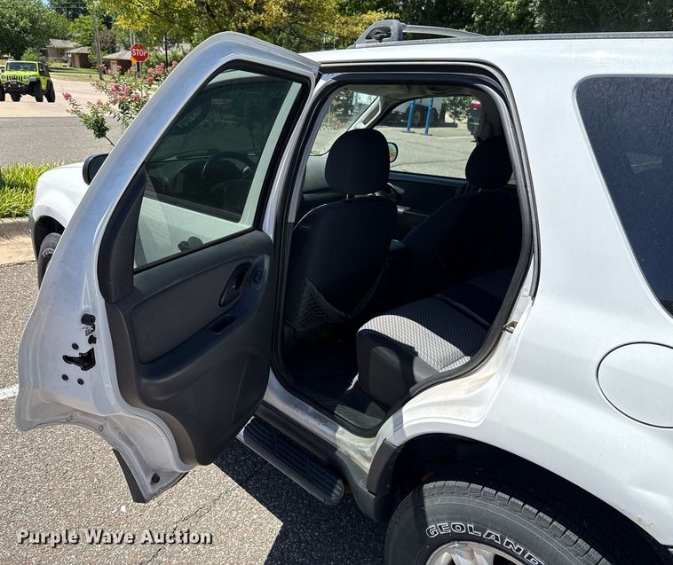 image for item DO7183 2004 Ford Escape SUV