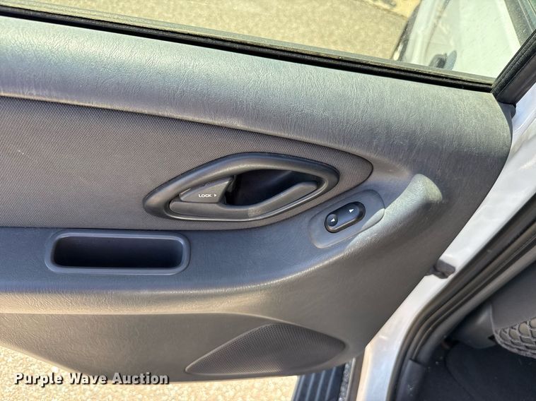 image for item DO7183 2004 Ford Escape SUV