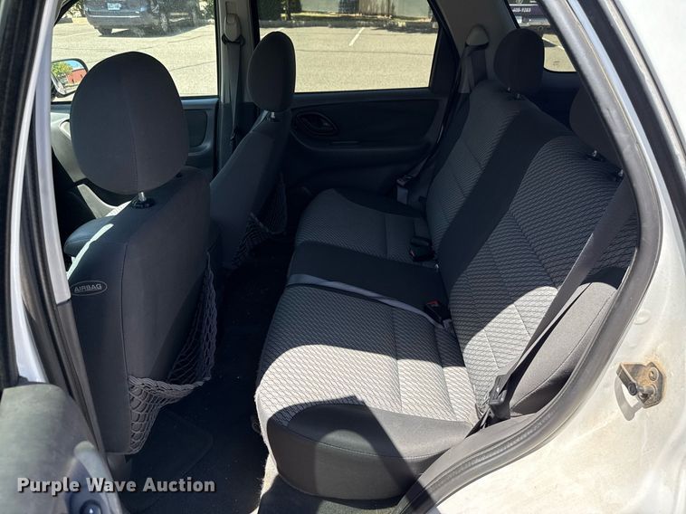 image for item DO7183 2004 Ford Escape SUV