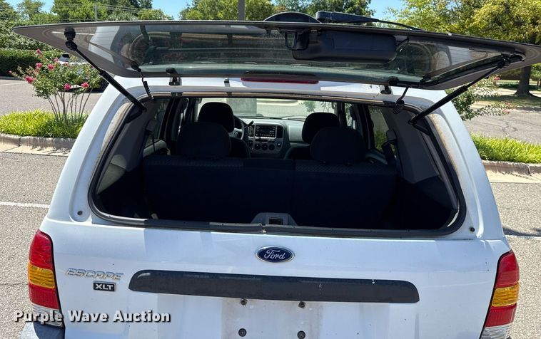 image for item DO7183 2004 Ford Escape SUV