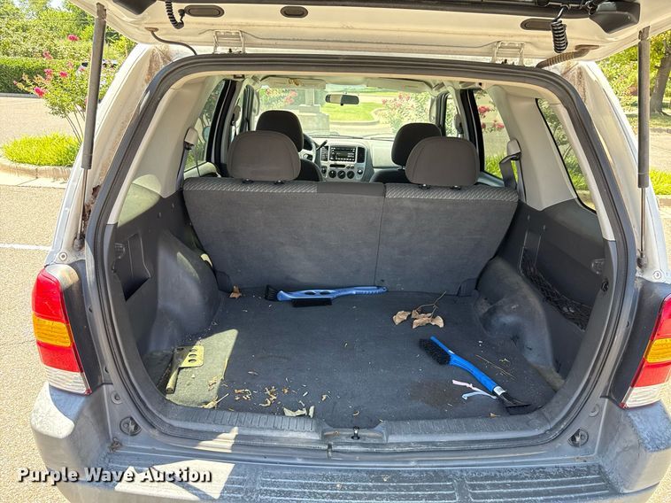 image for item DO7183 2004 Ford Escape SUV