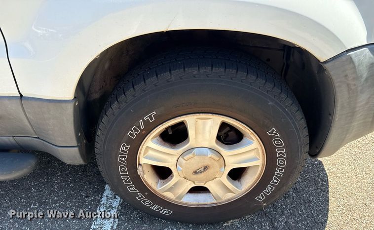 image for item DO7183 2004 Ford Escape SUV