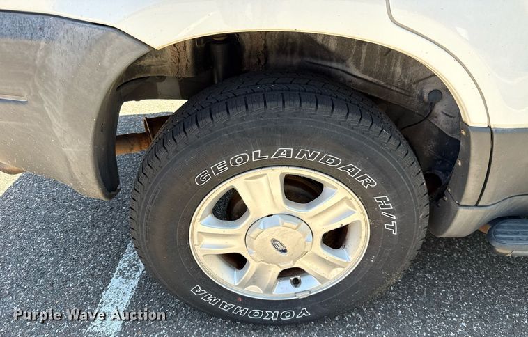 image for item DO7183 2004 Ford Escape SUV