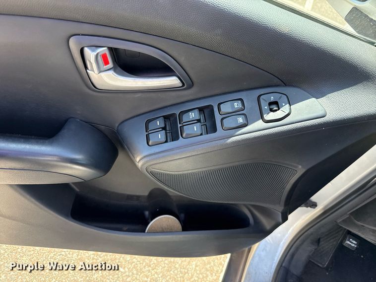 image for item DO7185 2011 Hyundai Tucson SUV