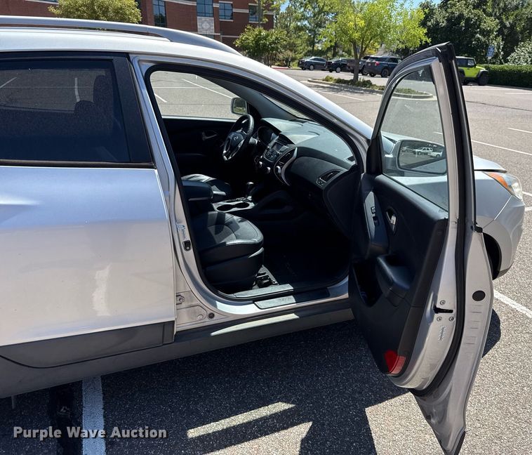 image for item DO7185 2011 Hyundai Tucson SUV