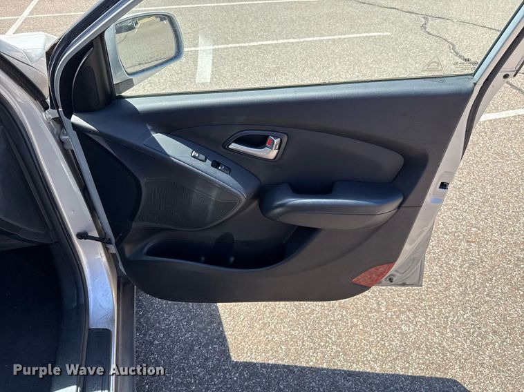 image for item DO7185 2011 Hyundai Tucson SUV