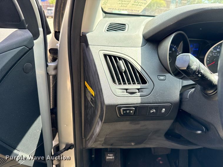 image for item DO7186 2011 Hyundai Tucson SUV