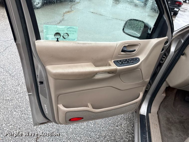 image for item DR2793 2002 Ford Windstar LX van