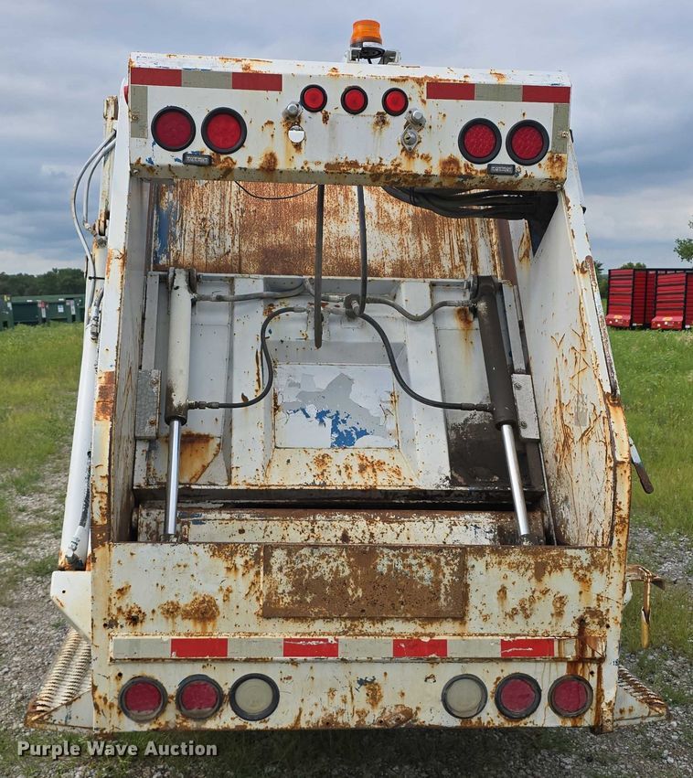 image for item DR3906 2006 GMC W5 refuse truck