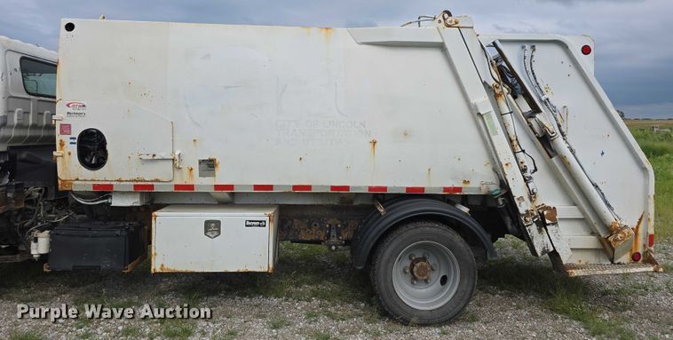 image for item DR3906 2006 GMC W5 refuse truck