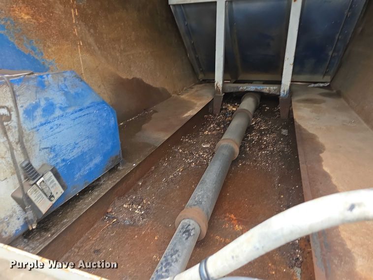 image for item DR3906 2006 GMC W5 refuse truck