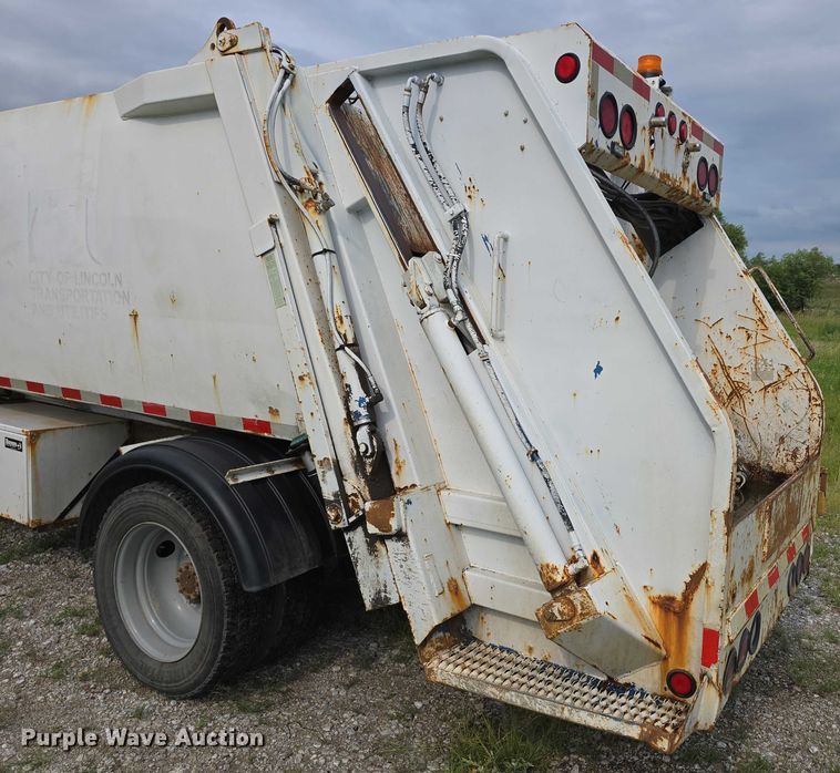 image for item DR3906 2006 GMC W5 refuse truck