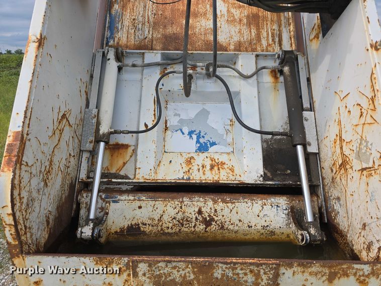 image for item DR3906 2006 GMC W5 refuse truck