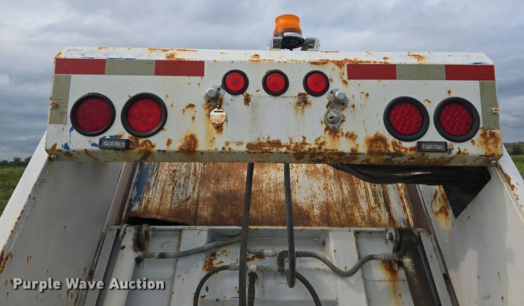 image for item DR3906 2006 GMC W5 refuse truck