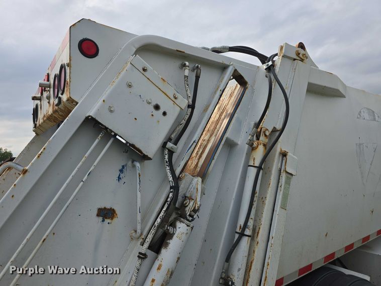 image for item DR3906 2006 GMC W5 refuse truck